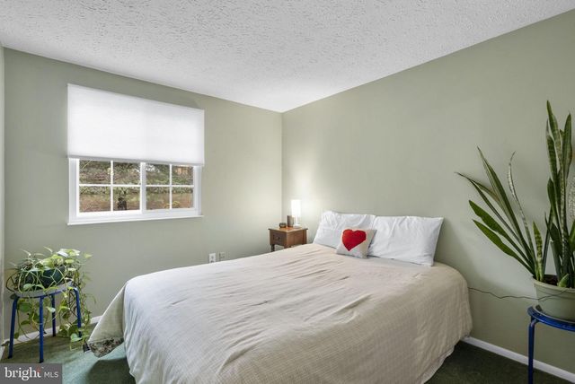 24200 NEWBURY RD, Gaithersburg, MD 20882