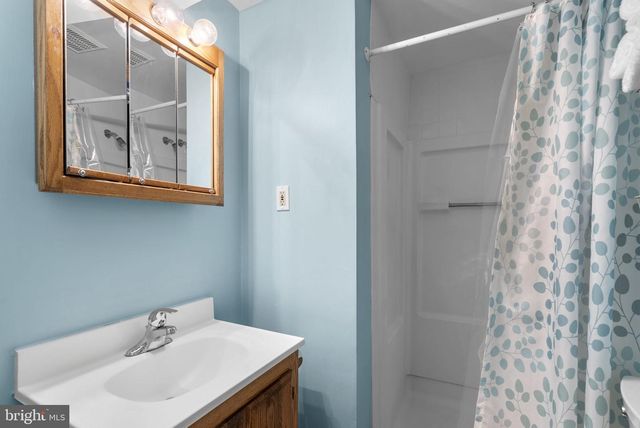 24200 NEWBURY RD, Gaithersburg, MD 20882