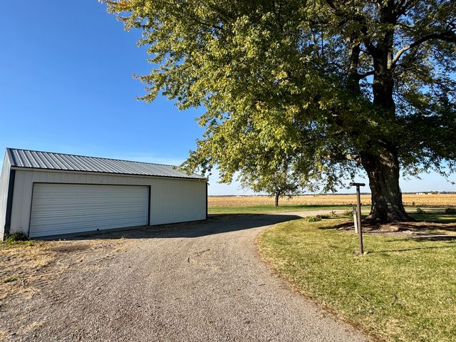 17394 1600 North Avenue, Princeton, IL 61356