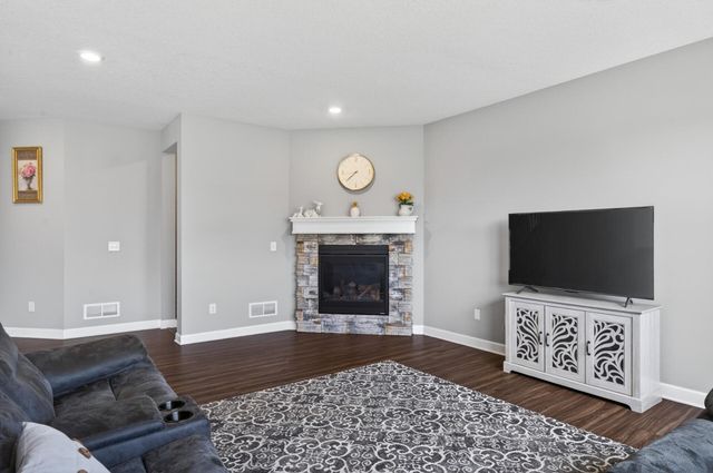 1559 Edgebrook Lane, Carver, MN 55315