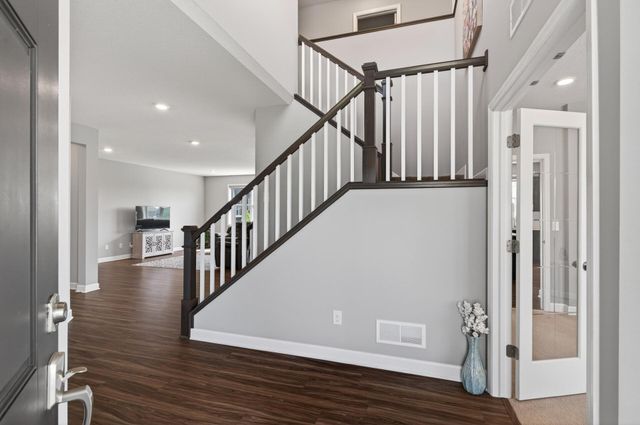 1559 Edgebrook Lane, Carver, MN 55315