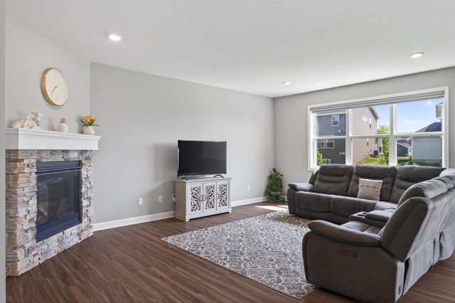 1559 Edgebrook Lane, Carver, MN 55315