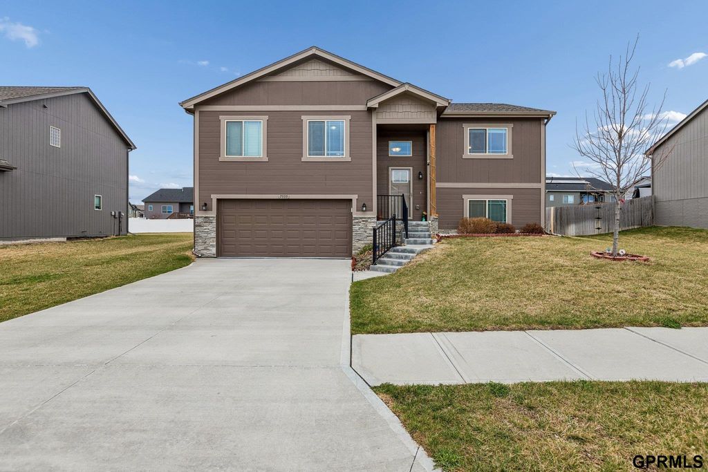 7333 N 166 Street, Bennington, NE 68007