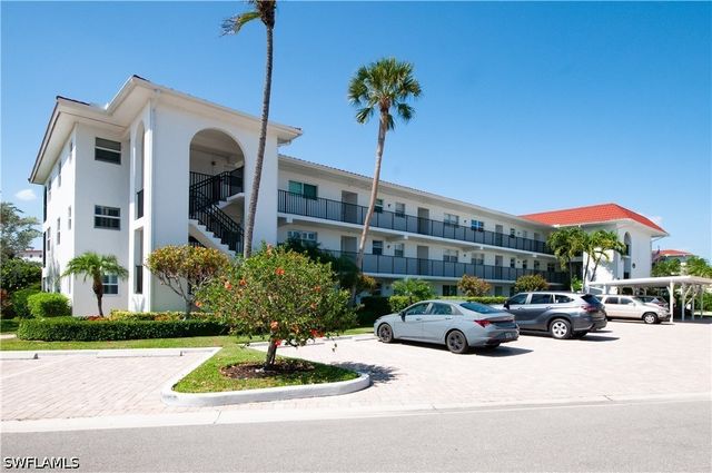 49 High Point CIR S 102, Naples, FL 34103