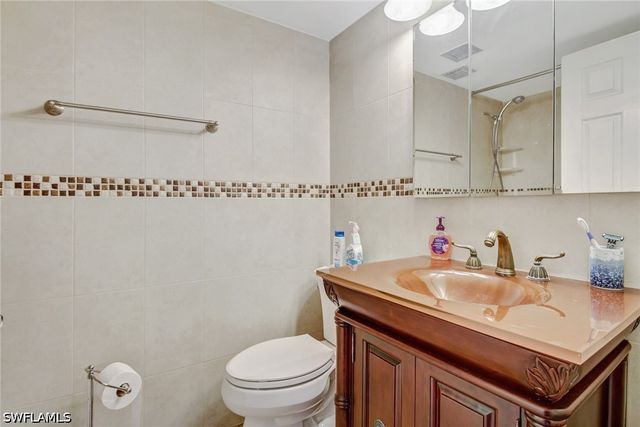 49 High Point CIR S 102, Naples, FL 34103