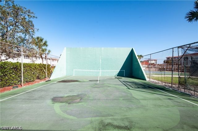 49 High Point CIR S 102, Naples, FL 34103