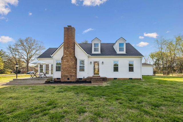 104 Juniper Dr, Murfreesboro, TN 37129