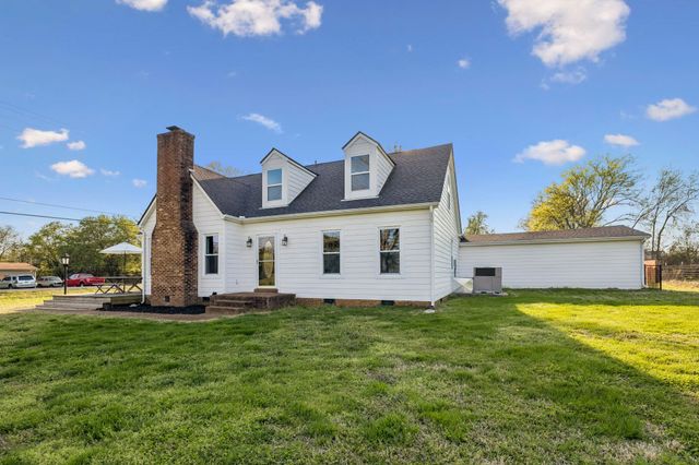 104 Juniper Dr, Murfreesboro, TN 37129