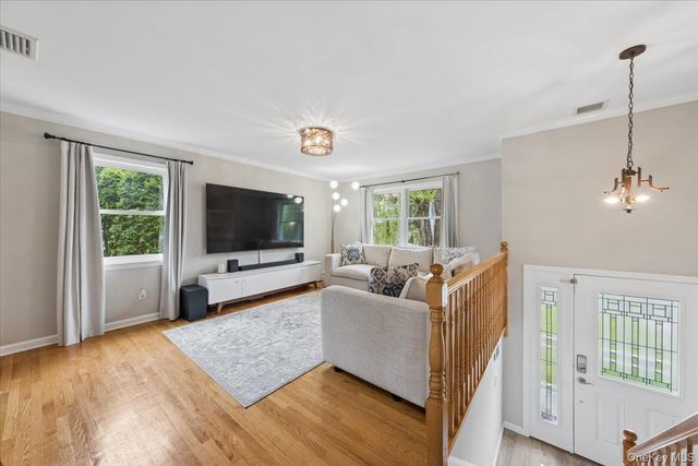 2 Carrigan Avenue, White Plains, NY 10605