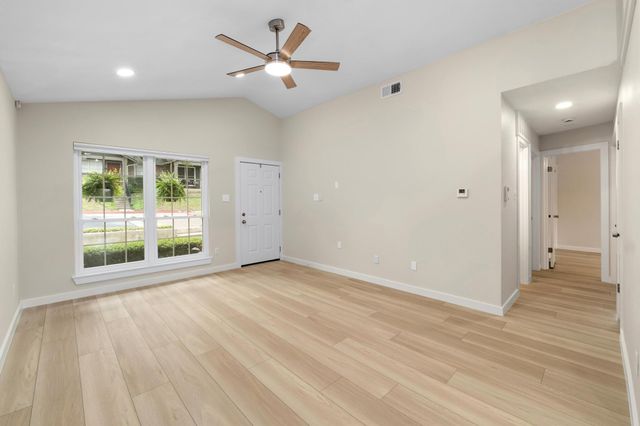 1015 E Yager LN 187, Austin, TX 78753