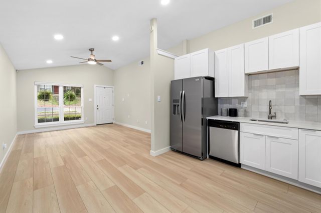1015 E Yager LN 187, Austin, TX 78753