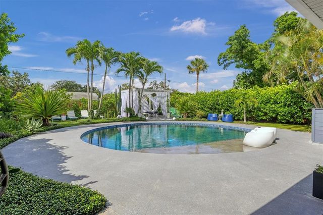 2154 BOUGAINVILLEA STREET, Sarasota, FL 34239