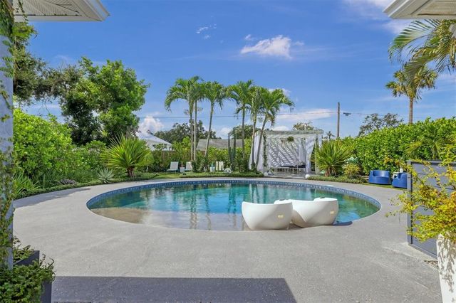2154 BOUGAINVILLEA STREET, Sarasota, FL 34239