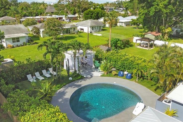 2154 BOUGAINVILLEA STREET, Sarasota, FL 34239