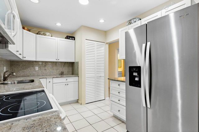 7 Southport Lane E, Boynton Beach, FL 33436