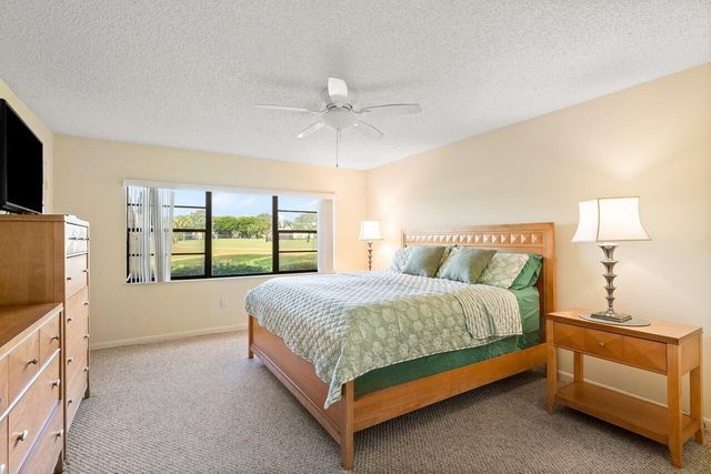 7 Southport Lane E, Boynton Beach, FL 33436