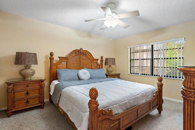 7 Southport Lane E, Boynton Beach, FL 33436