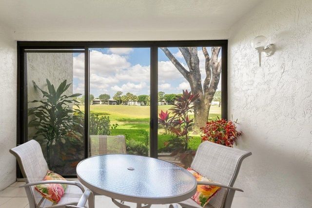 7 Southport Lane E, Boynton Beach, FL 33436