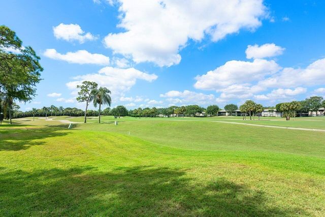 7 Southport Lane E, Boynton Beach, FL 33436