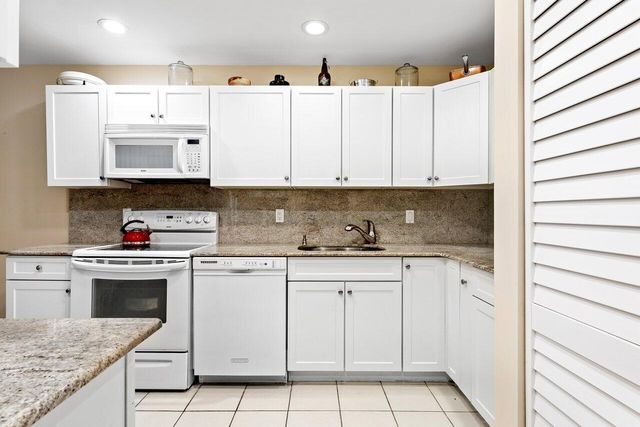 7 Southport Lane E, Boynton Beach, FL 33436