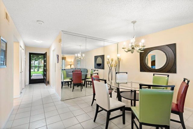 7 Southport Lane E, Boynton Beach, FL 33436