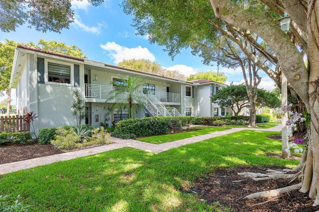 7 Southport Lane E, Boynton Beach, FL 33436