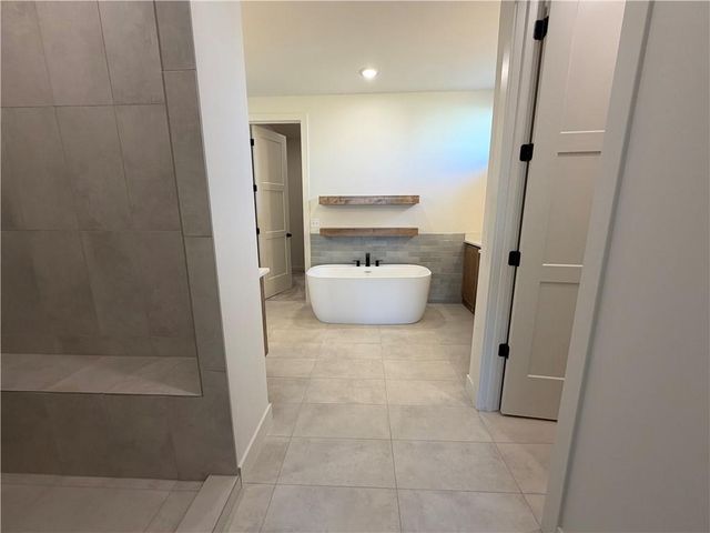 8203 NW 89th Terrace, Kansas City, MO 64153