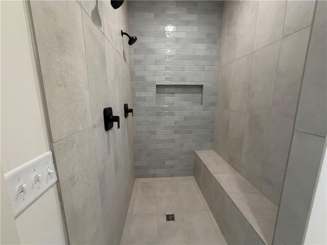 8203 NW 89th Terrace, Kansas City, MO 64153