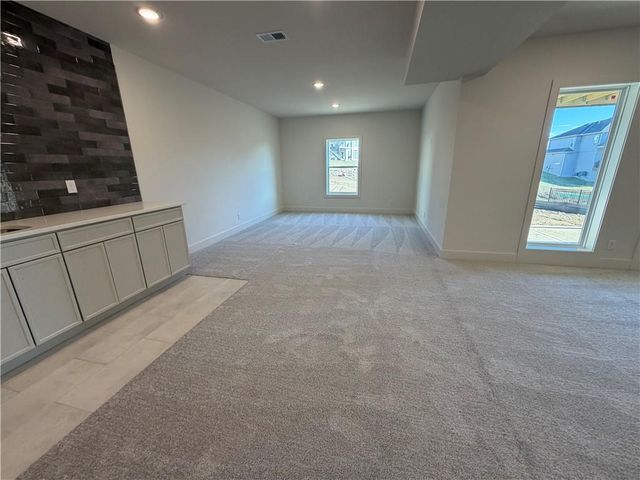 8203 NW 89th Terrace, Kansas City, MO 64153