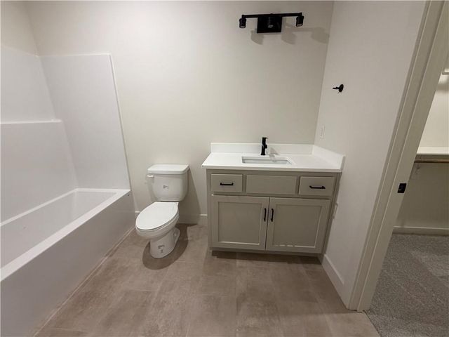 8203 NW 89th Terrace, Kansas City, MO 64153