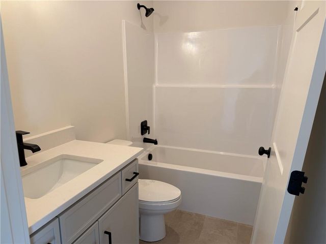 8203 NW 89th Terrace, Kansas City, MO 64153