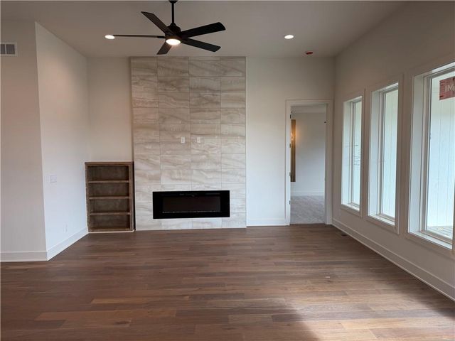 8203 NW 89th Terrace, Kansas City, MO 64153