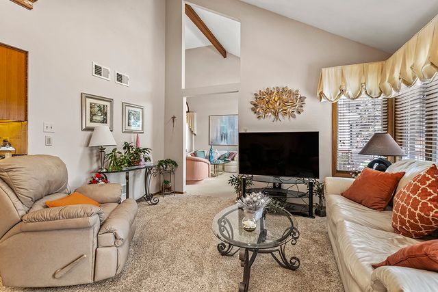 22 W Maple Lane 22, Palos Heights, IL 60463