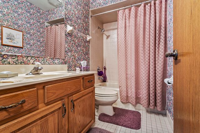 22 W Maple Lane 22, Palos Heights, IL 60463