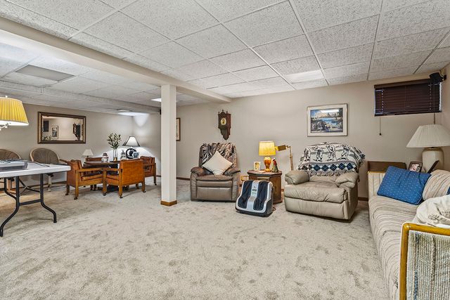 22 W Maple Lane 22, Palos Heights, IL 60463