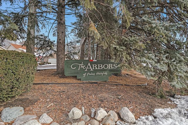 22 W Maple Lane 22, Palos Heights, IL 60463