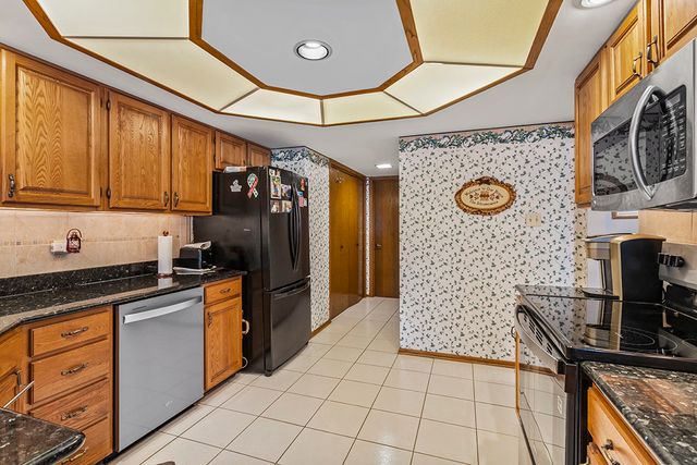 22 W Maple Lane 22, Palos Heights, IL 60463