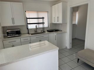 8240 NW 181st St 2, Hialeah, FL 33015