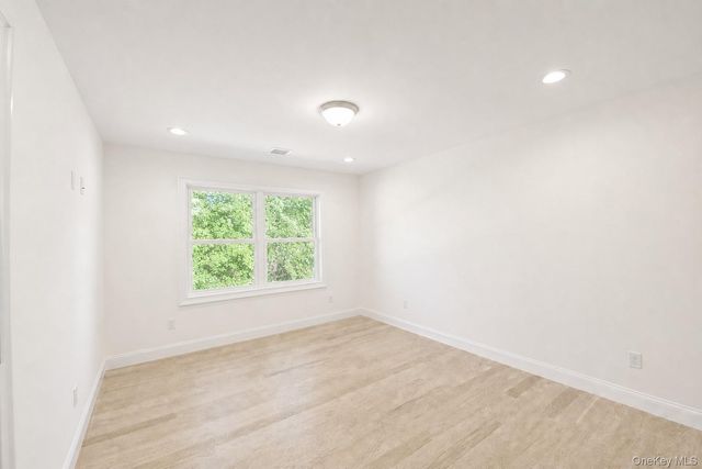 1320 R Street, Elmont, NY 11003