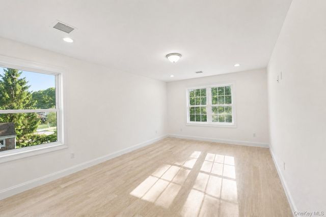 1320 R Street, Elmont, NY 11003