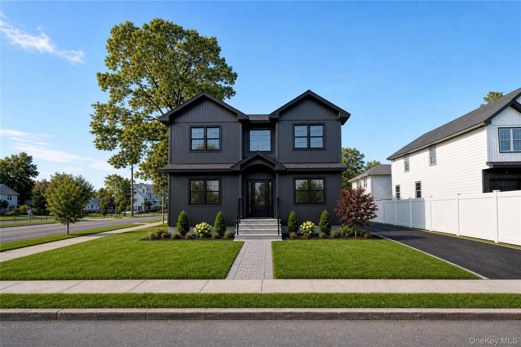 1320 R Street, Elmont, NY 11003