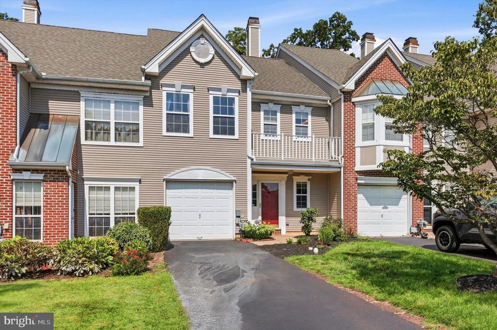 10 SADDLE CT, SCHWENKSVILLE, PA 19473 — exterior