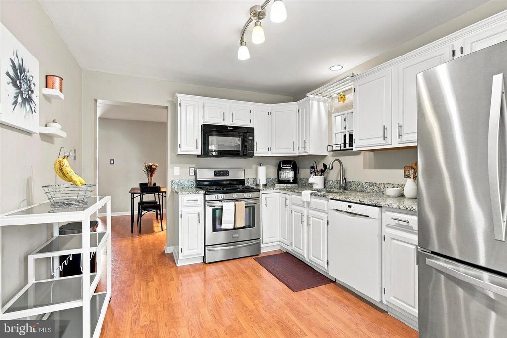 10 SADDLE CT, SCHWENKSVILLE, PA 19473 — photo 3