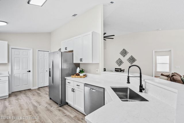 1763 Vista Lake Circle, Melbourne, FL 32904