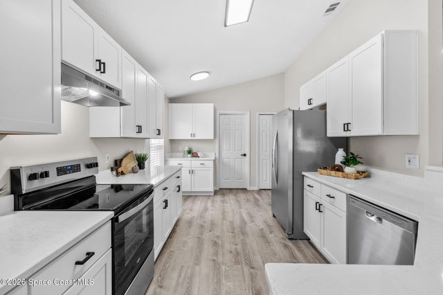 1763 Vista Lake Circle, Melbourne, FL 32904