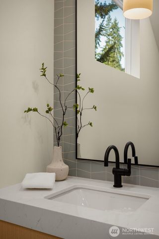 8407 NE 137th Street, Kirkland, WA 98034
