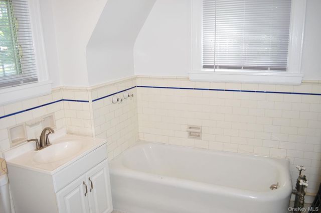53 Ogden Avenue, White Plains, NY 10605