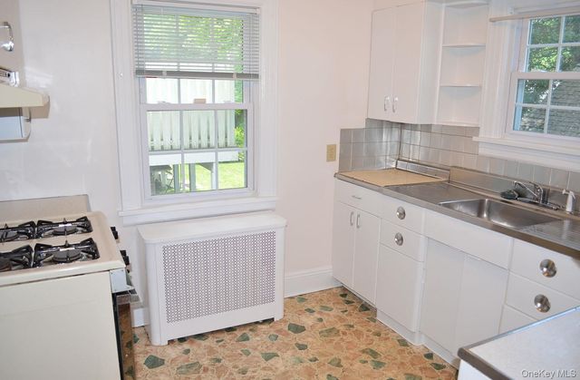 53 Ogden Avenue, White Plains, NY 10605