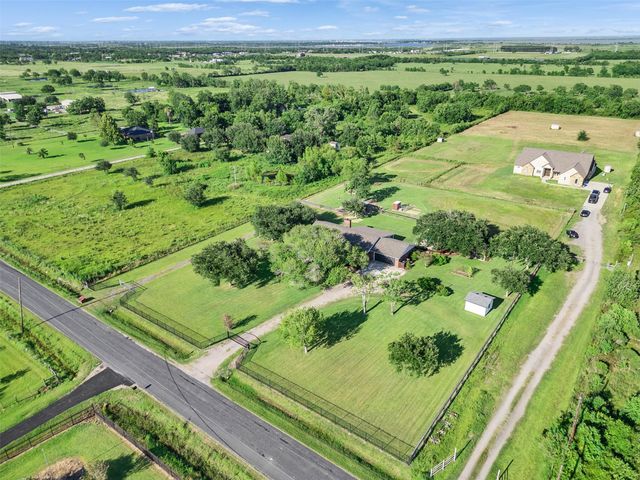 7202 Wetzel Road, Dickinson, TX 77539