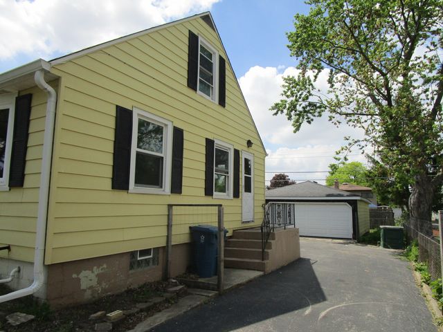 786 N Van Auken Street, Elmhurst, IL 60126